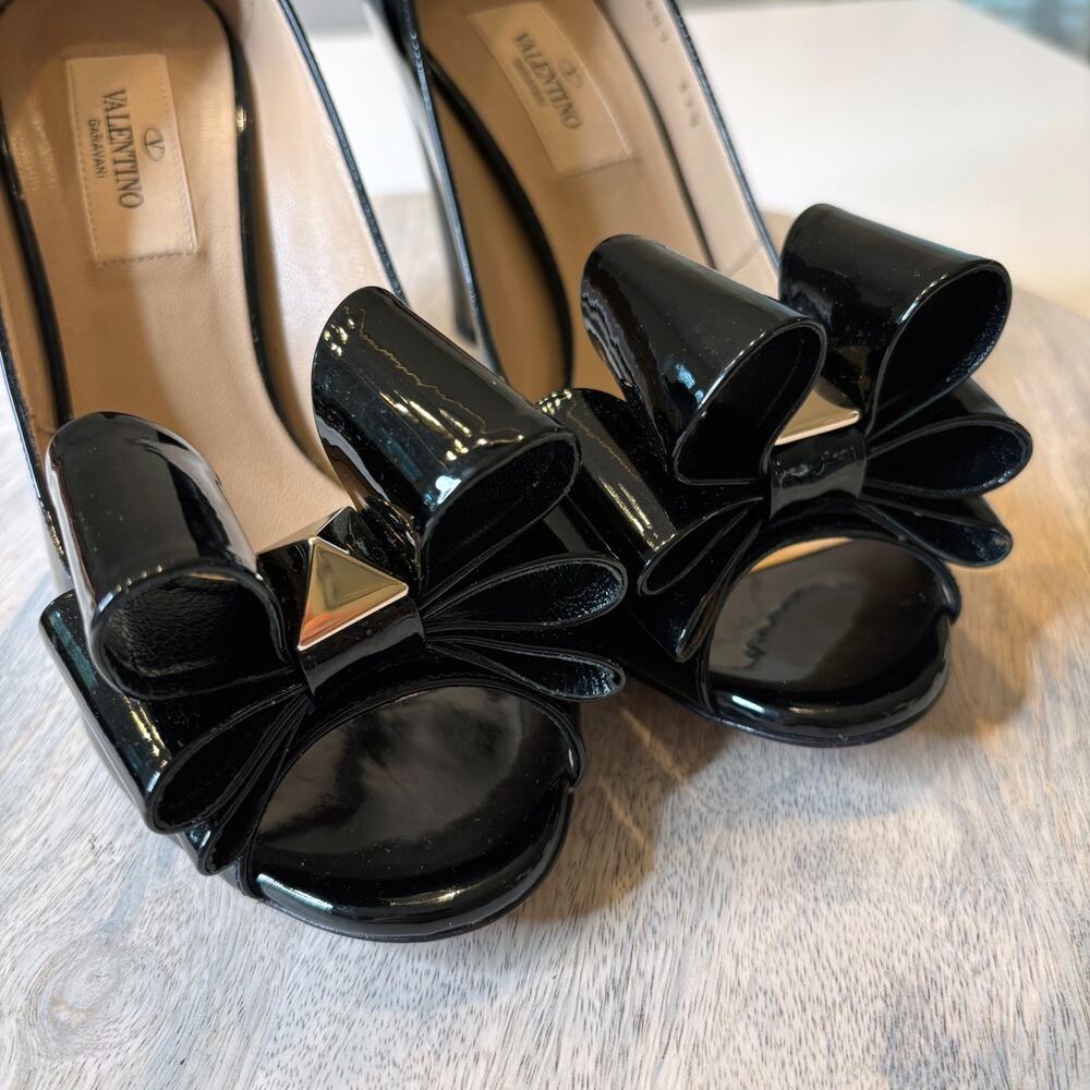 Valentino Garavani Black Patent Leather Bow Peep Toe Pumps 37.5 US 7.5 Italy - Picture 4 of 12